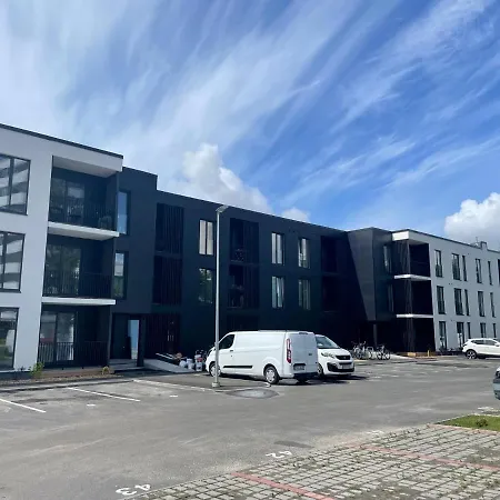 Uus Mai Taenava Korter Appartamento Pärnu