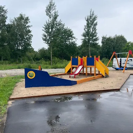 Uus Mai Taenava Korter Appartamento Pärnu